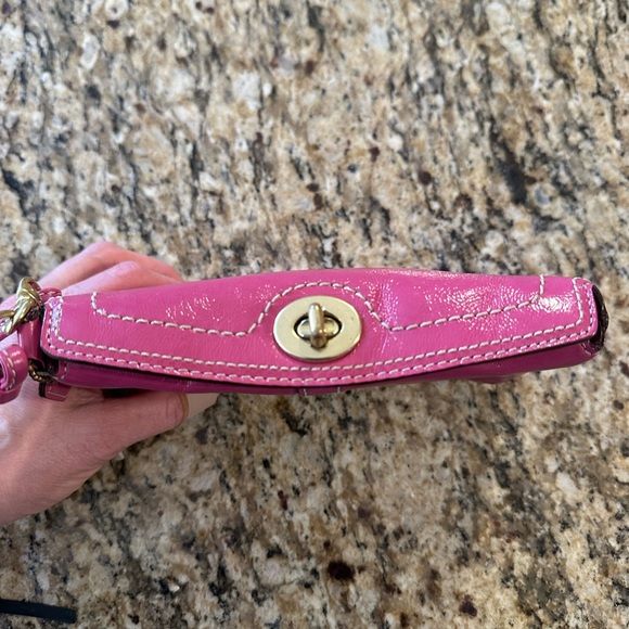Coach Fuchsia Leather Wristlet with turn lock and hang tag EUC - Picture 5 of 9